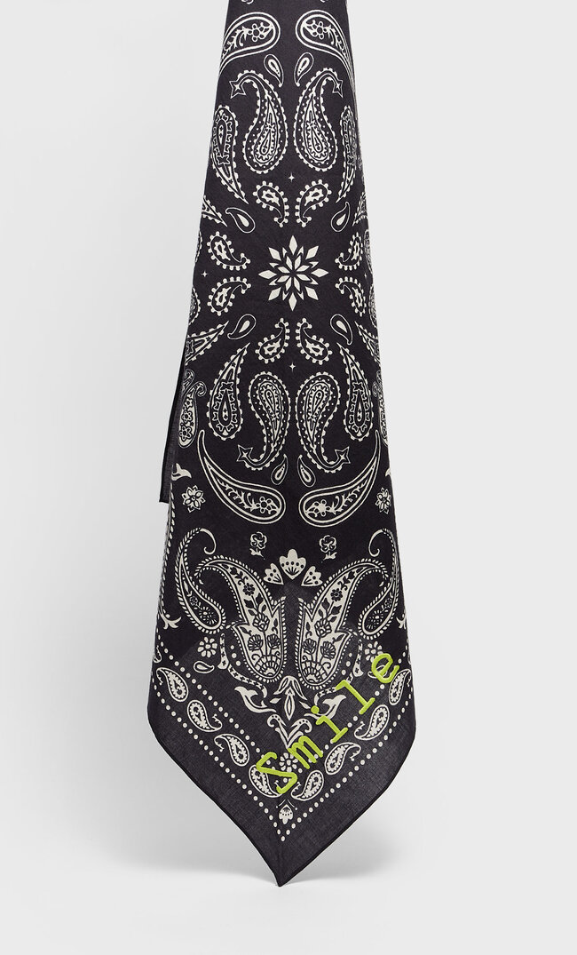 

Stradivarius Apaszka Z Motywem Paisley Kobieta Czarny 103