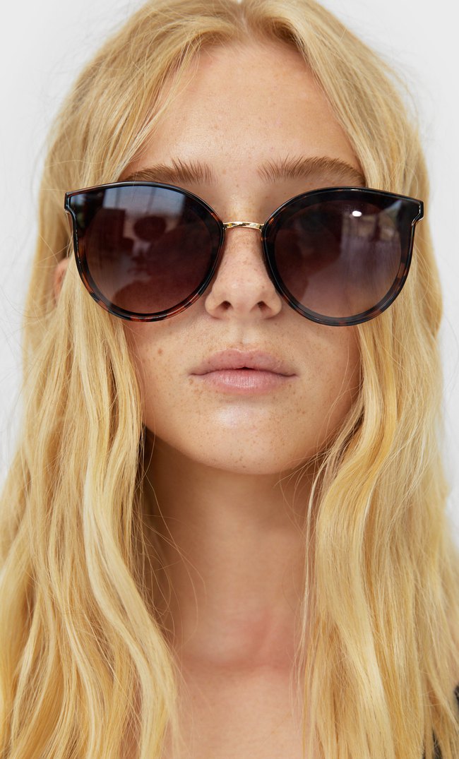 

Stradivarius Okulary W Plastikowej Oprawce Kobieta Brązowy 103