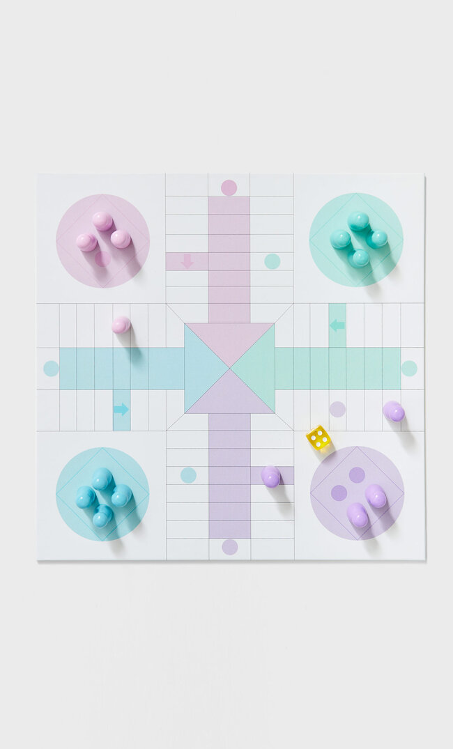 

Stradivarius Gra Planszowa Ludo Kobieta Biały 103