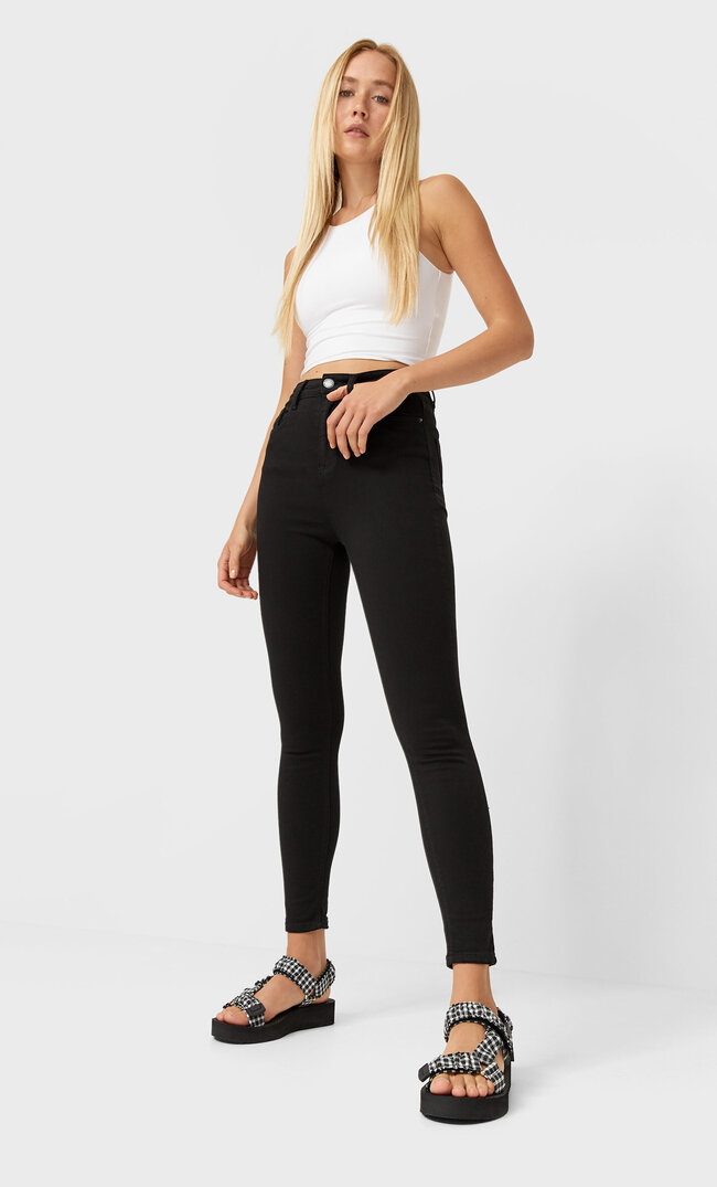 

Stradivarius Kolorowe Jeansy Z Bardzo Wysokim Stanem Kobieta Czarny 42