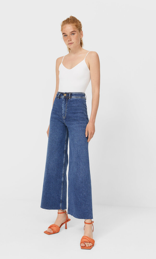

Stradivarius Nahtlose Cropped-Jeans Mittleres Denim 42