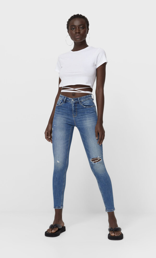 

Stradivarius Jeans Mit Hohem Bund Und Rissen Dunkel Verwaschen 40