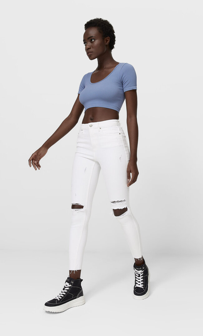 

Stradivarius Jeans Mit Hohem Bund Und Rissen Weiß 36