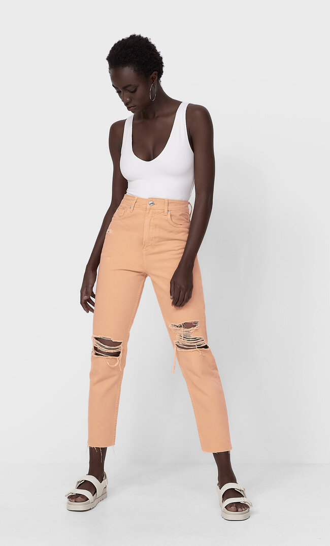 

Stradivarius Jeansy Mom Fit Z Przetarciami Kobieta Brzoskwiniowy 32
