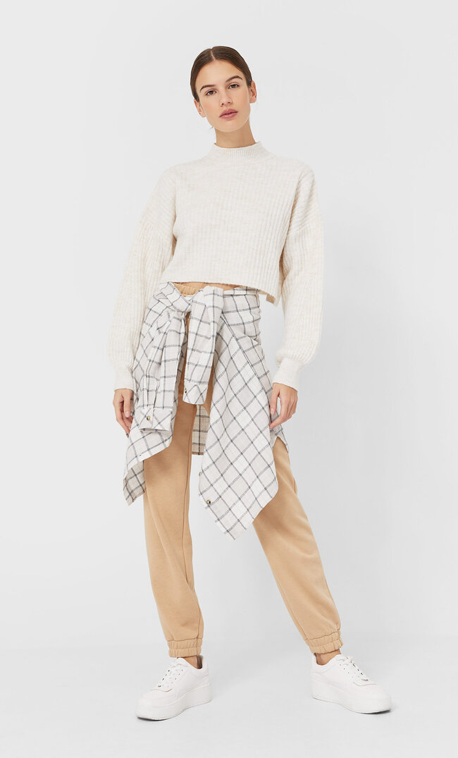 

Stradivarius Cropped-Pullover In Filzoptik Ecru M