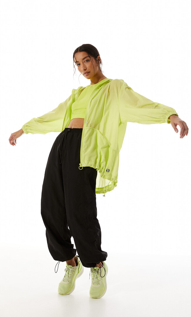 Stradivarius Windbreaker Aus Funktionsstoff Grün M