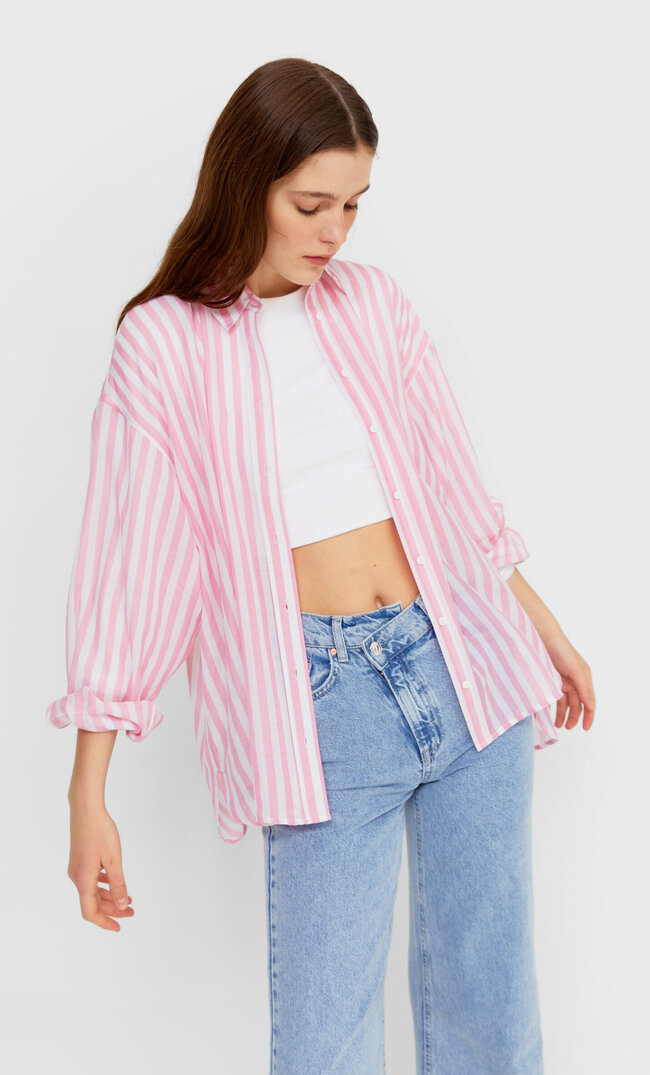 

Stradivarius Fließendes Boyfriend-Hemd Dunkelfuchsia M