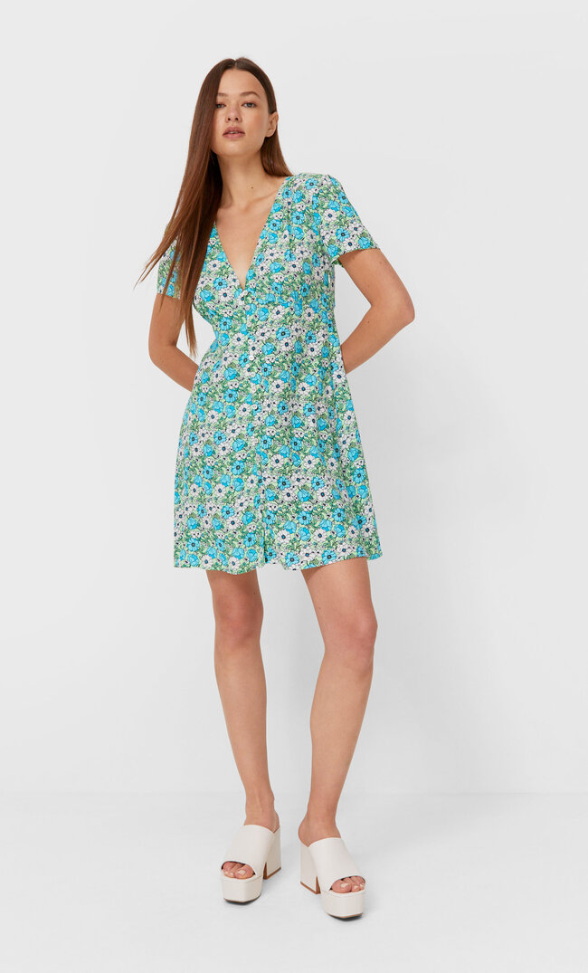

Stradivarius Kurzes Kleid Mit Blumenprint Und Knöpfen Pistaziengrün S