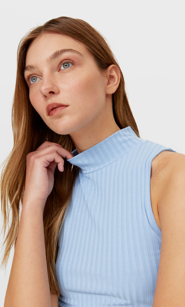 

Stradivarius Top Mit Geripptem Stehkragen Himmelblau S