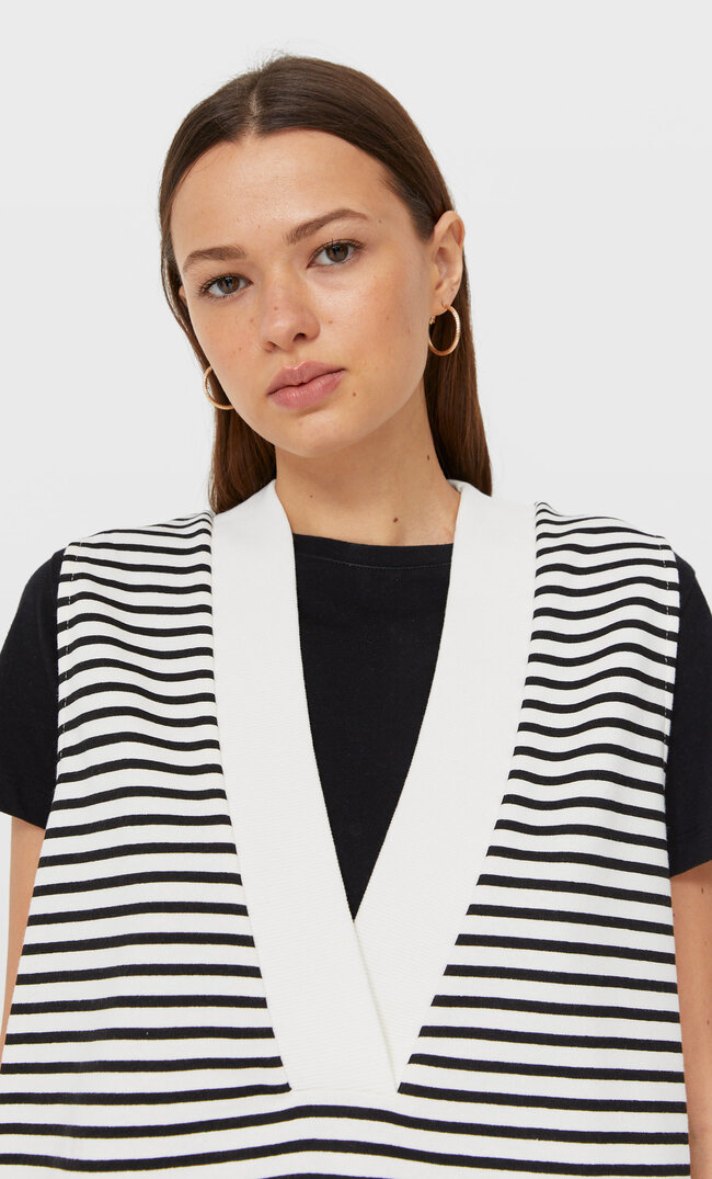 

Stradivarius Plüschweste Ecru S