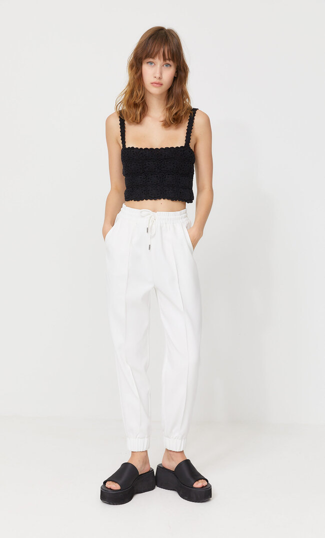 Stradivarius Spodnie Jogger O Eleganckim Fasonie Kobieta Biały S