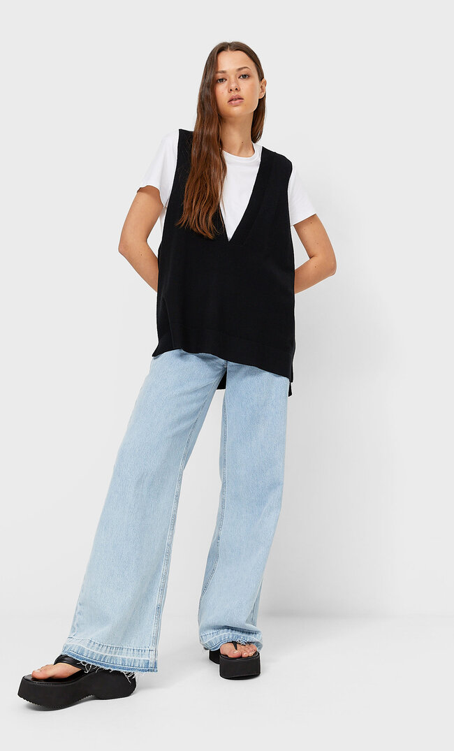 

Stradivarius Podkoszulek Oversize Z Dekoltem W Serek Kobieta Czarny Xxs
