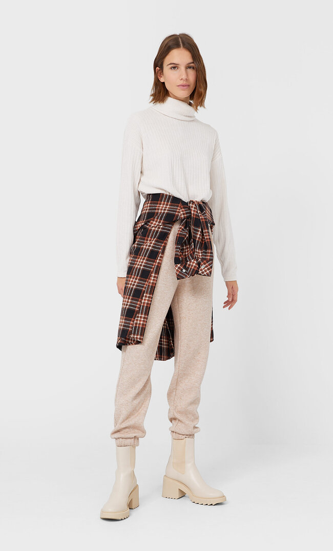 

Stradivarius Szenilowy Sweter Z Golfem Kobieta Waniliowy Xs