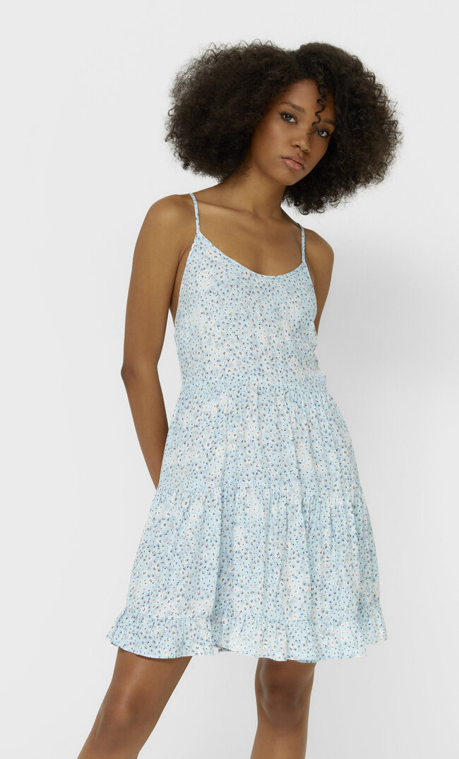 

Stradivarius Kleid Mit Modischem Rücken Und Blumenprint Himmelblau M
