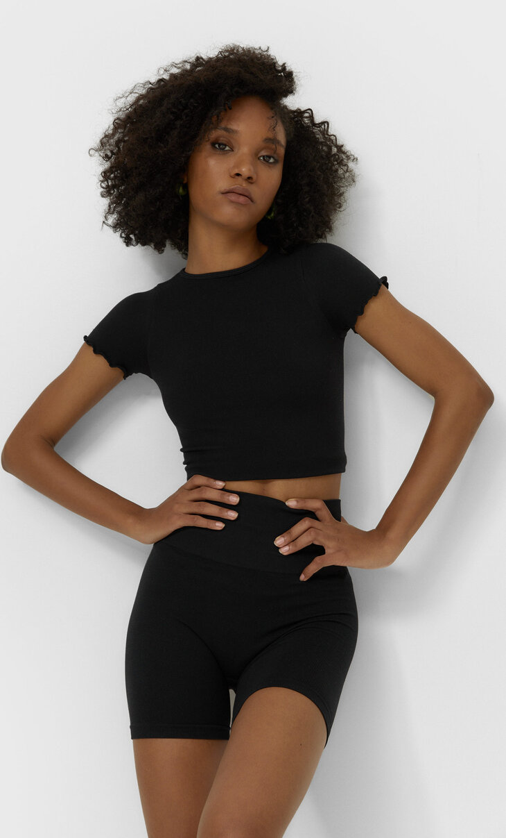 Stradivarius tiene los vaqueros de ciclista con tiro alto que mejor van  para tu look de festival (y cuestan solo 15 euros)