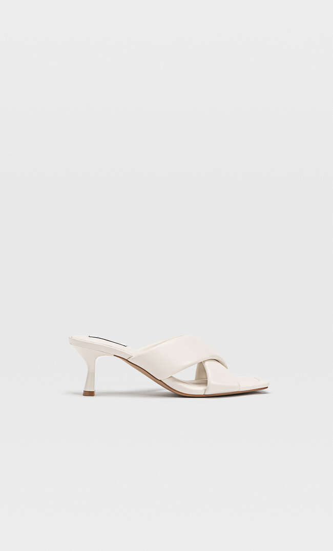 

Stradivarius Gesteppte Absatzsandalen Natur 37