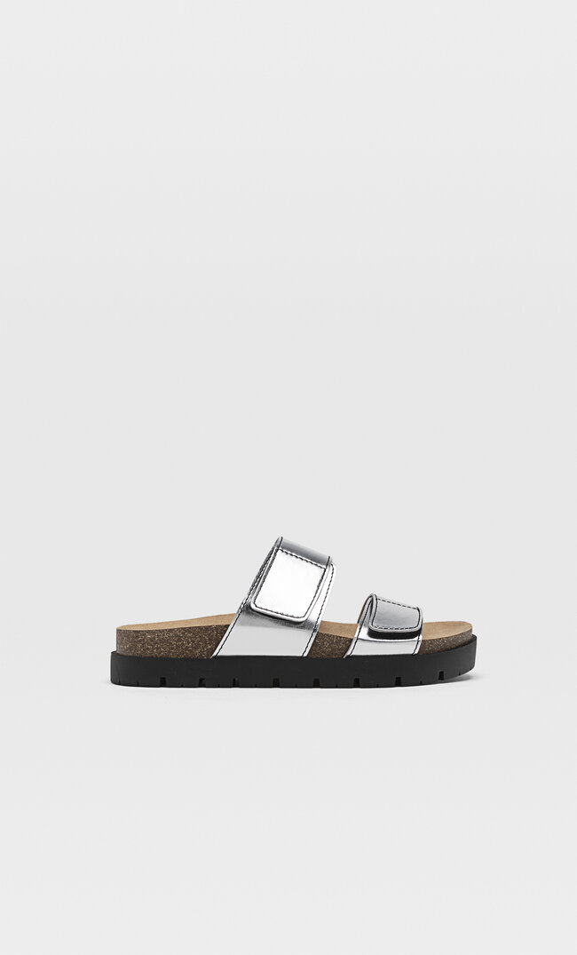 

Stradivarius Flache Sandalen Mit Überfußriemen Silber 39