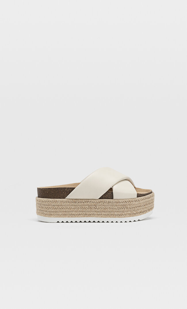 

Stradivarius Gesteppte Flatform-Sandalen Aus Jute Natur 39