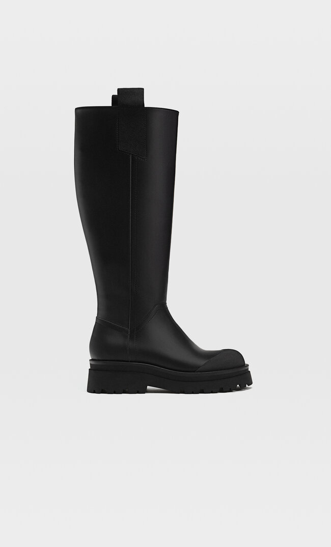 

Stradivarius Flache Stiefel Mit Gummiertem Finish Schwarz 40