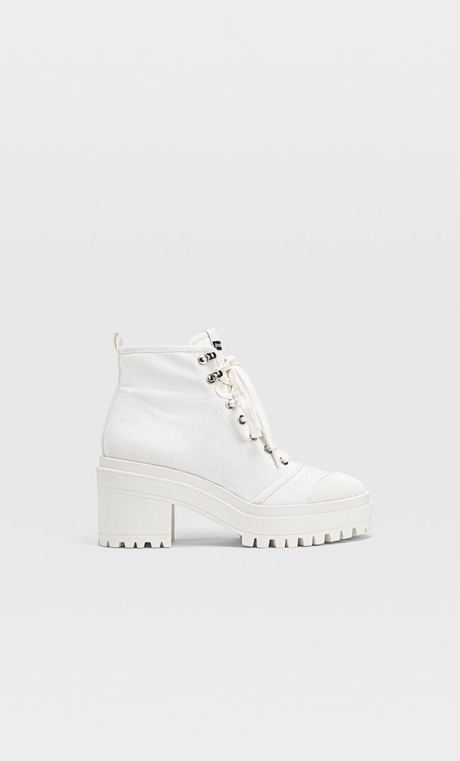 

Stradivarius Stoff-Stiefeletten Mit Absatz Und Profilsohle Weiss 39