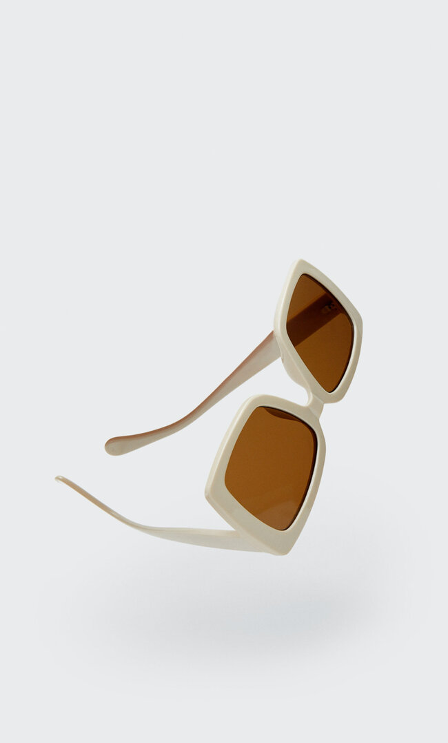 

Stradivarius Lunettes Carrées Aux Verres Dégradés Écru M