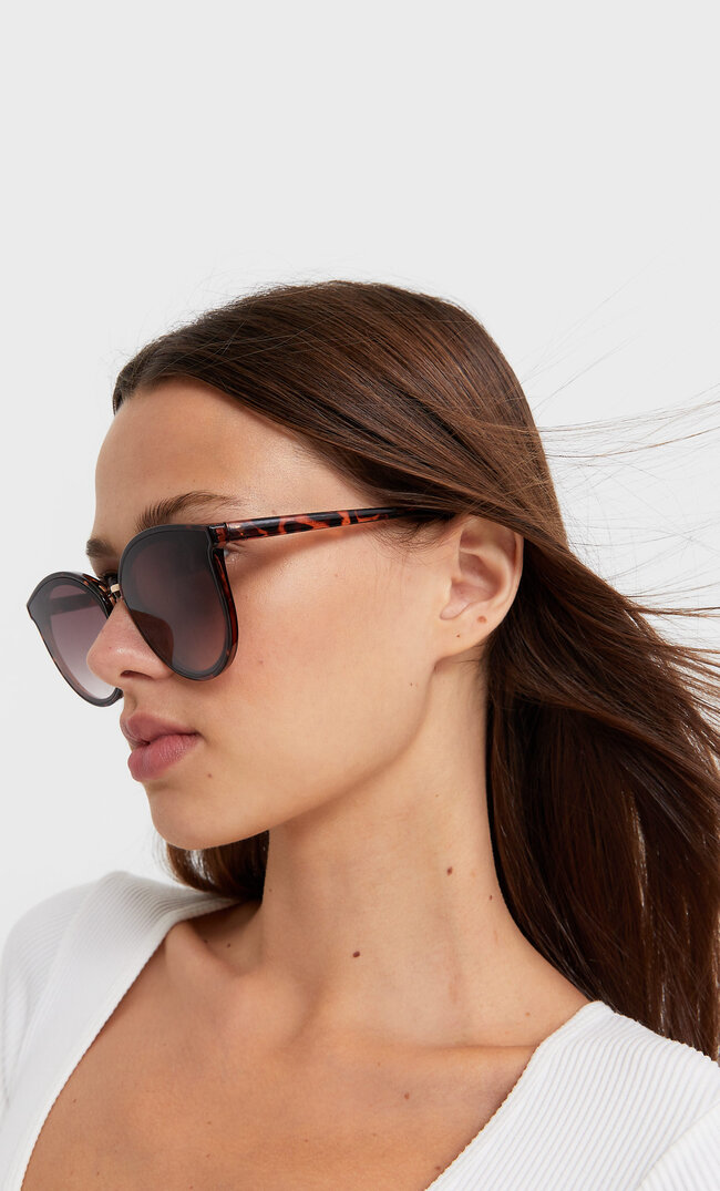 

Stradivarius Lunettes Monture Épaisse Marron M