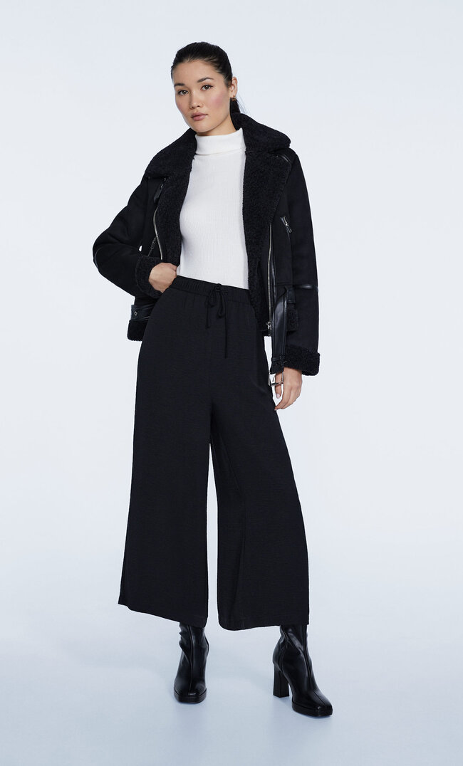 

Stradivarius Fließende Culotte Mit Kordel Schwarz Xl
