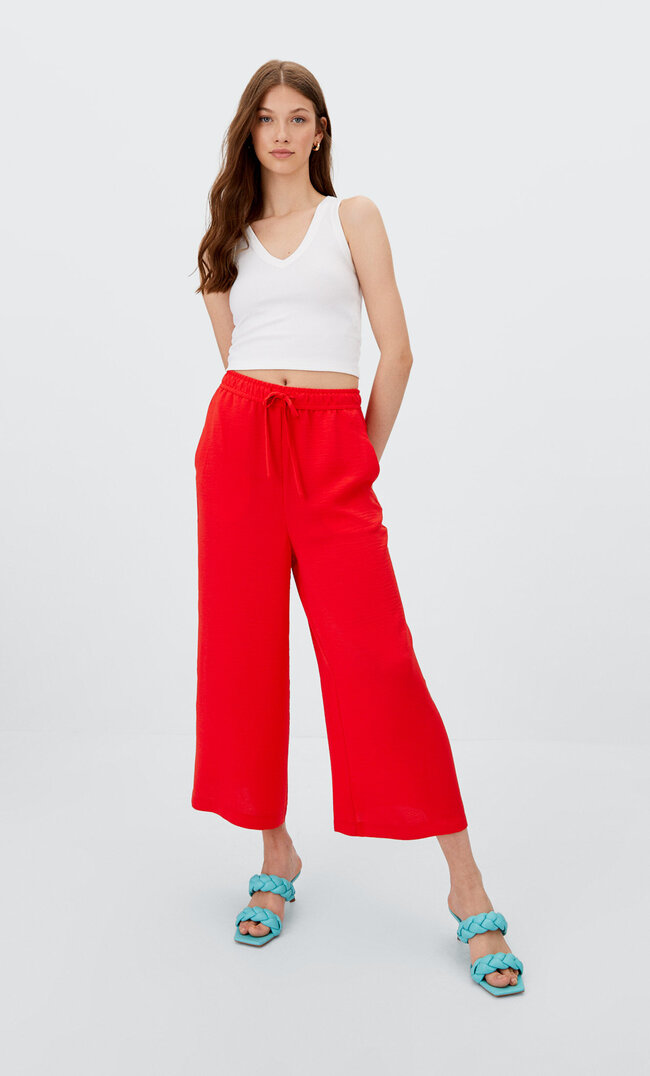 

Stradivarius Spodnie Culotte Z Lejącej Tkaniny Ze Sznurkiem Czerwony S