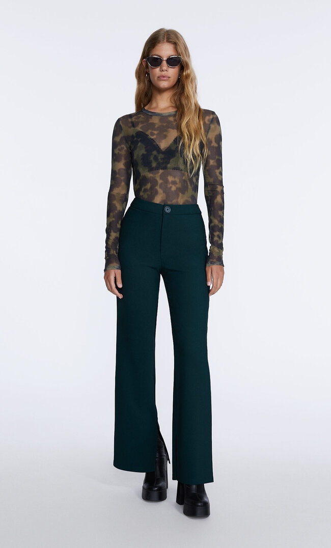 

Stradivarius Gerippte Hose Mit Schlitz Am Saum Flaschengrün 44