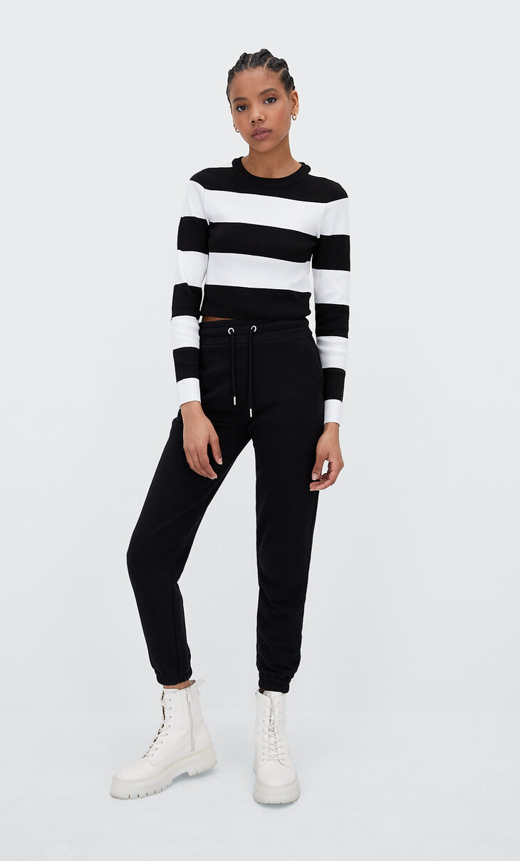 Este chandal de Stradivarius que ha llevado Paula Echevarría es ideal para  las amantes del tie dye