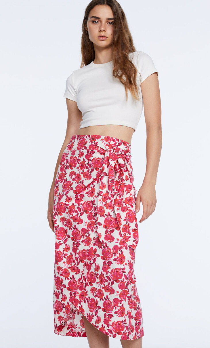 Skirt with side tie