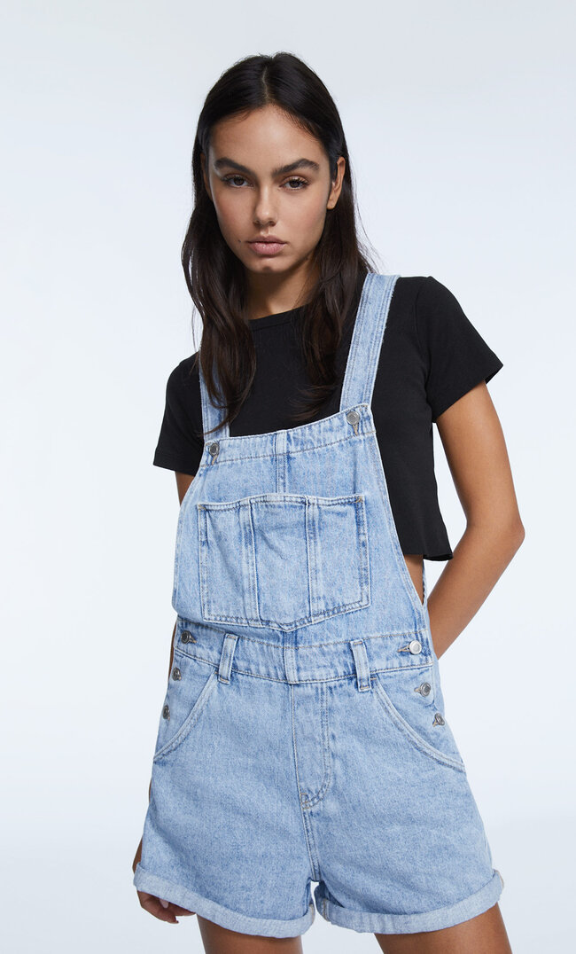 

Stradivarius Kurze Workwear-Latzhose Gebleichtes Denim 36