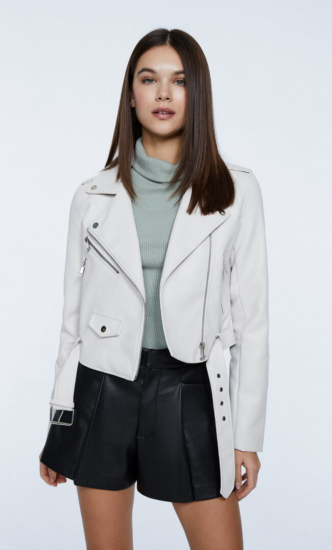 

Stradivarius Bikerjacke Aus Kunstleder Mit Gürtel Ecru L