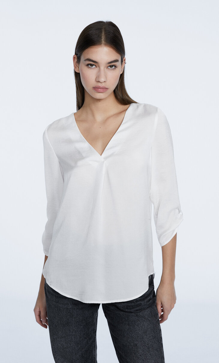 Shirt with 3/4 length sleeves