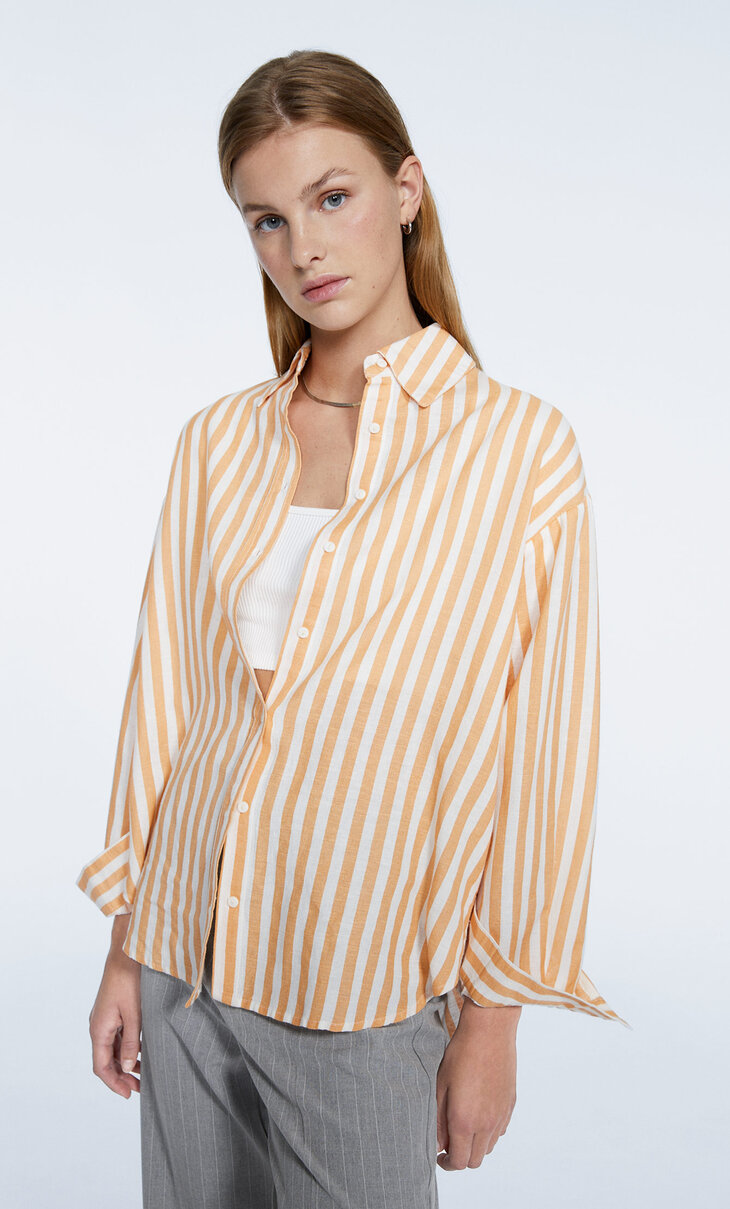 Si vas a comprarte una camisa que sea con rayas y de colores: lo dictan  Zara, Stradivarius y Bershka (lo reafirman las influencers)