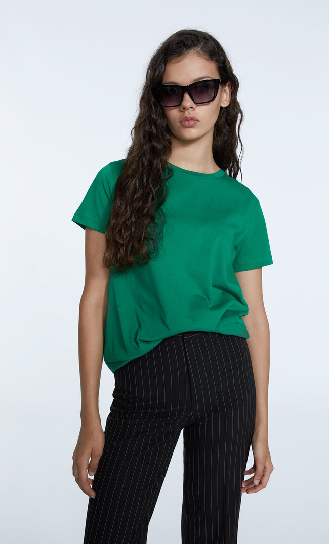 

Stradivarius Basic T-Shirt Grün L