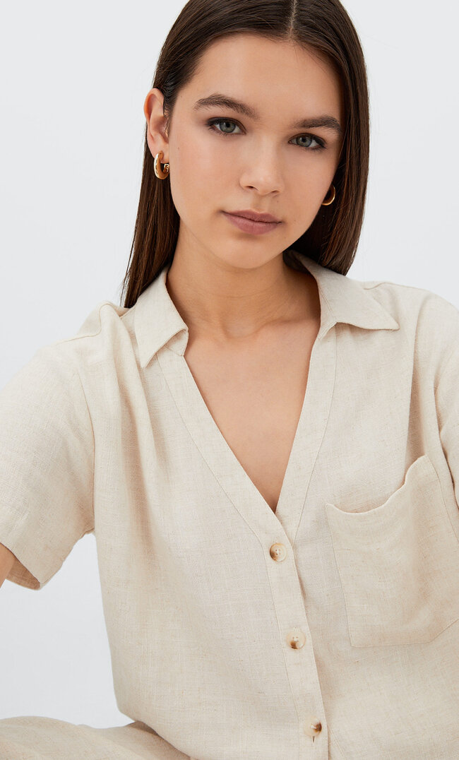

Stradivarius Chemise Rustique Décolleté Plongeant Pierre M