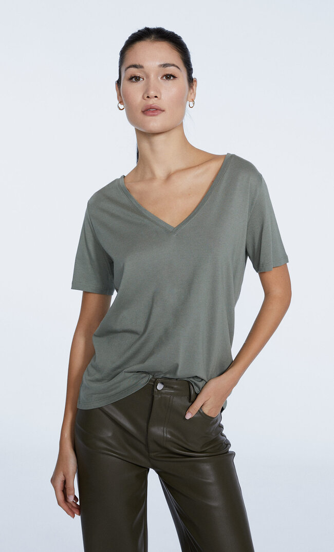 

Stradivarius T-Shirt Basic Col En V Kaki M
