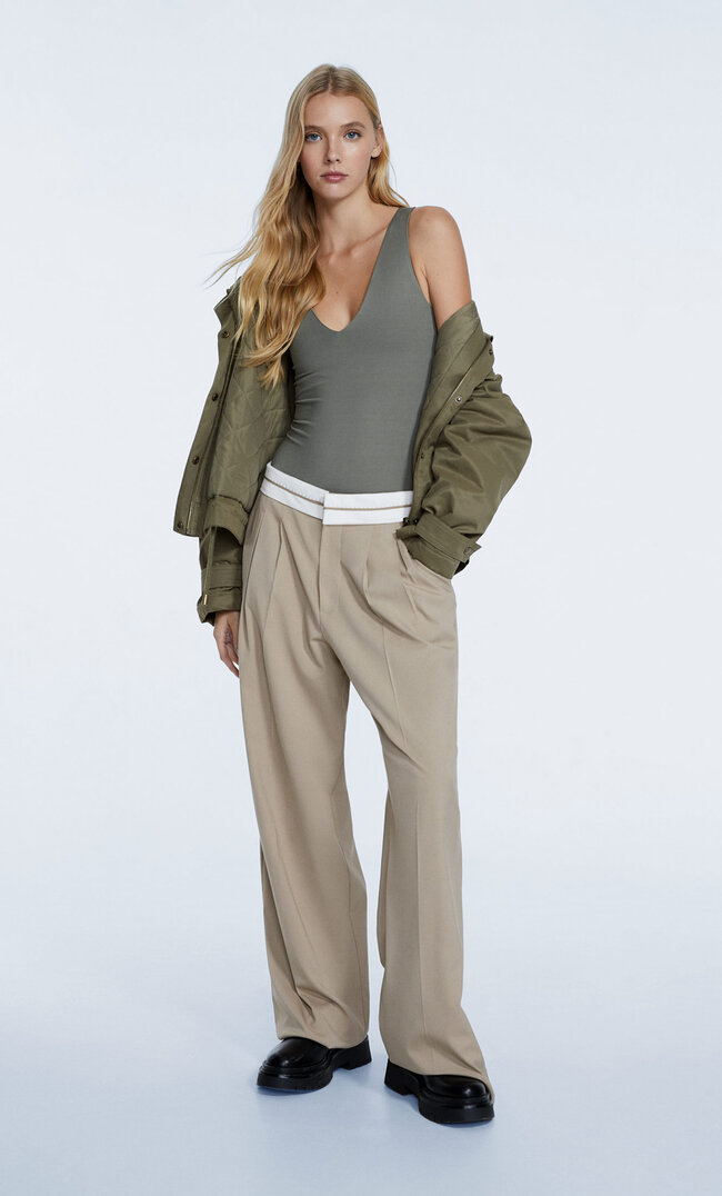 

Stradivarius Body À Col En V En Polyamide Kaki Xs