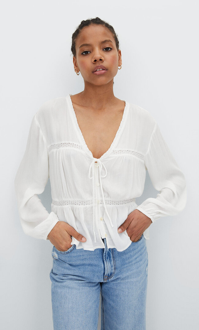 Stradivarius Bluse Aus Crêpe Mit Lace-Up Ecru S