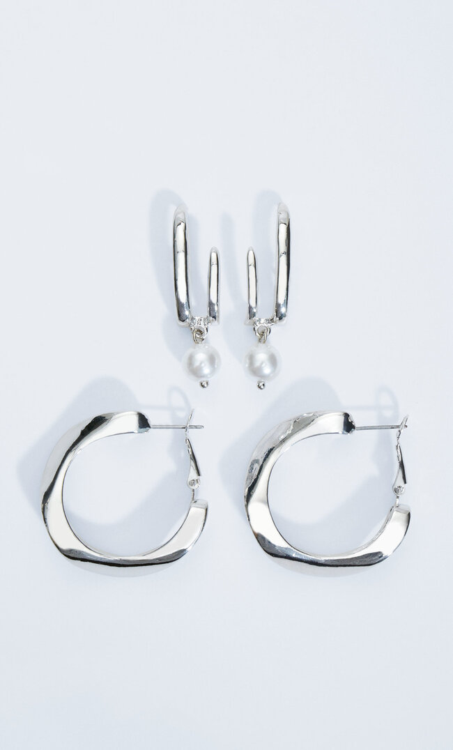 

Stradivarius 2er-Set Ohrringe Mit Perlenanhänger Grau M