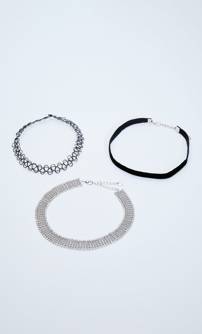 

Stradivarius 3er-Set Choker Mit Kristall Und Tattoo-Optik Schwarz M