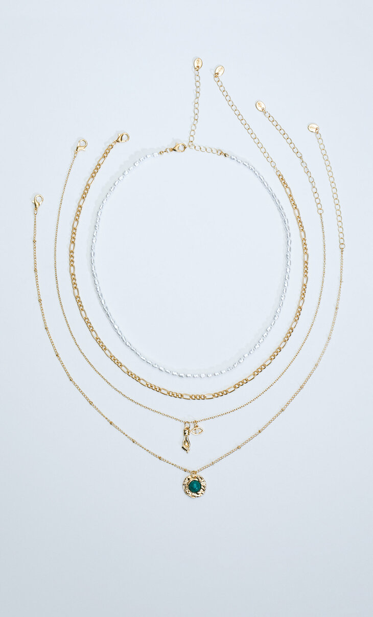 Set od 4 ogrlice s umjetnim biserima i mističnim privjescima
