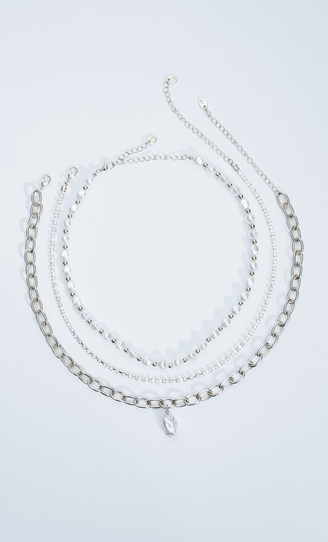 

Stradivarius 3er-Set Grunge-Ketten Mit Kunstperlen Und Strass Grau M