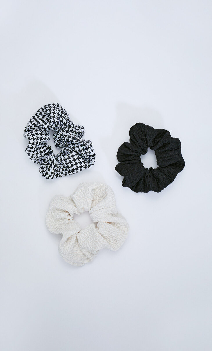 Set of 3 textured scrunchies
