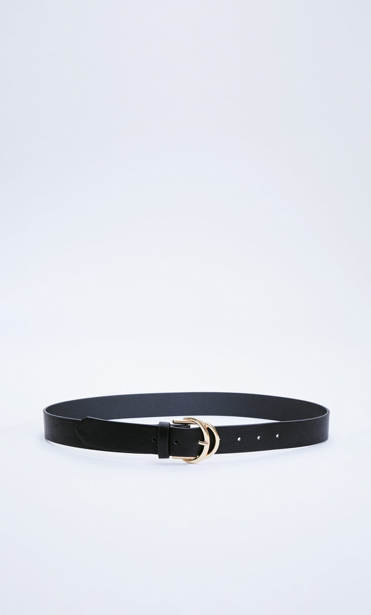 Belt with superimposed oval buckle