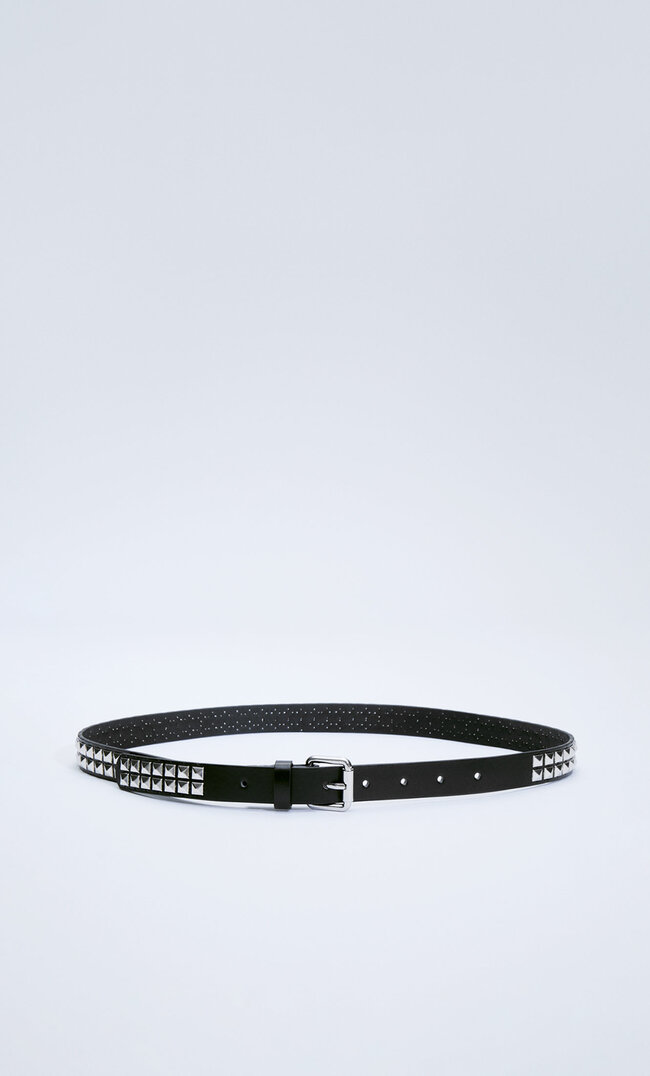 

Stradivarius Gürtel Mit Kastenförmigen Nieten Schwarz 70