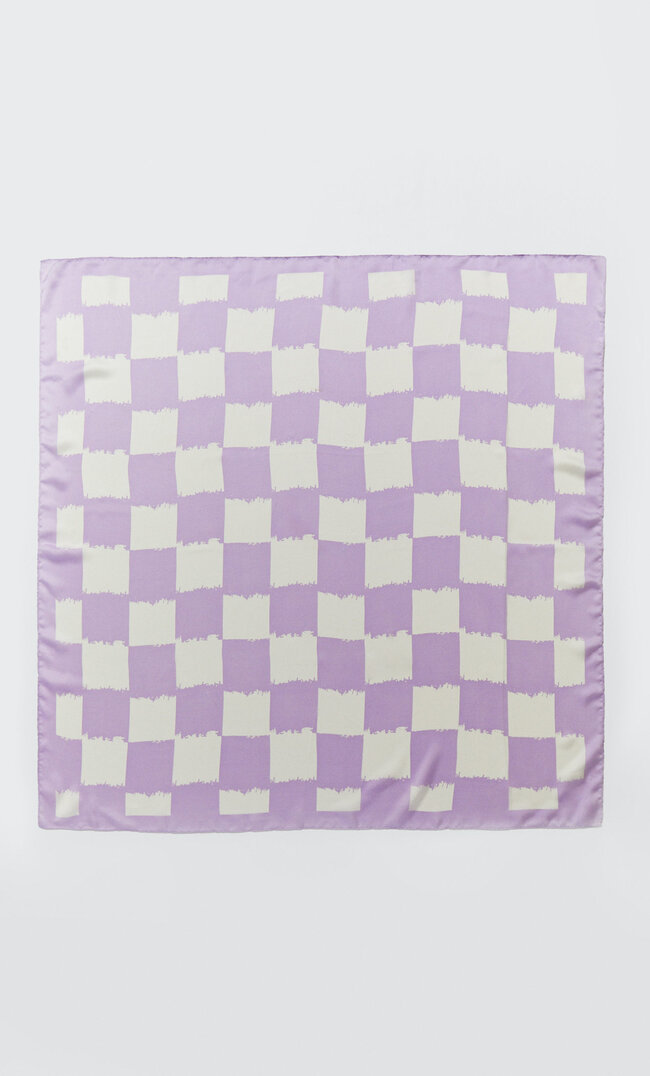 

Stradivarius Grand Foulard Damier Mauve 103