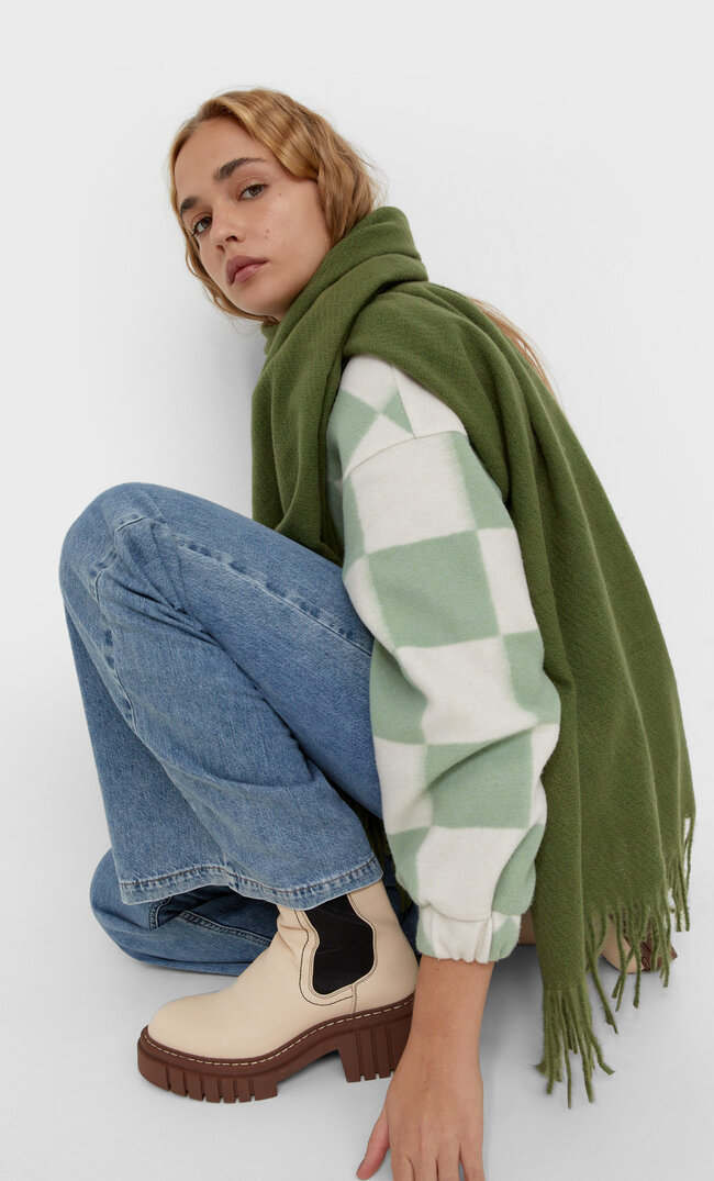 

Stradivarius Schal Aus Gebürstetem Garn Khaki 103