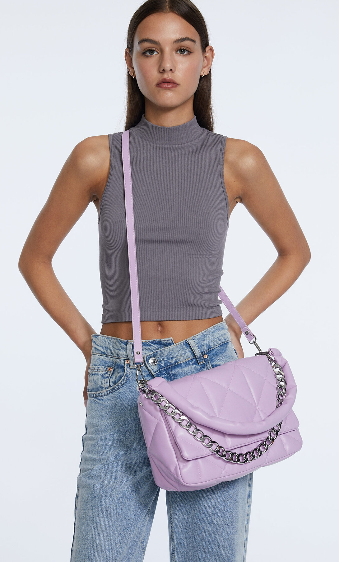 Quilted crossbody bag with chain - Women's fashion | Stradivarius Germany